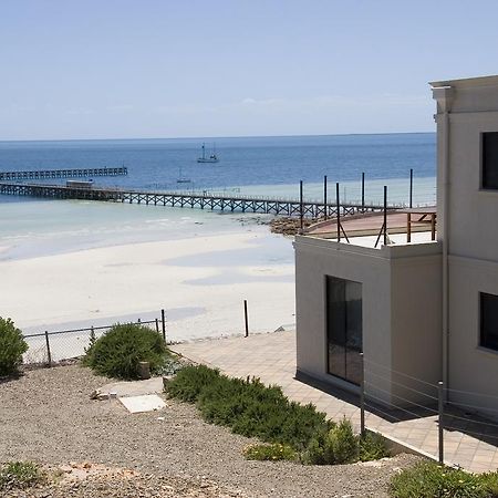Cliff House Beachfront Villas Мунта Экстерьер фото