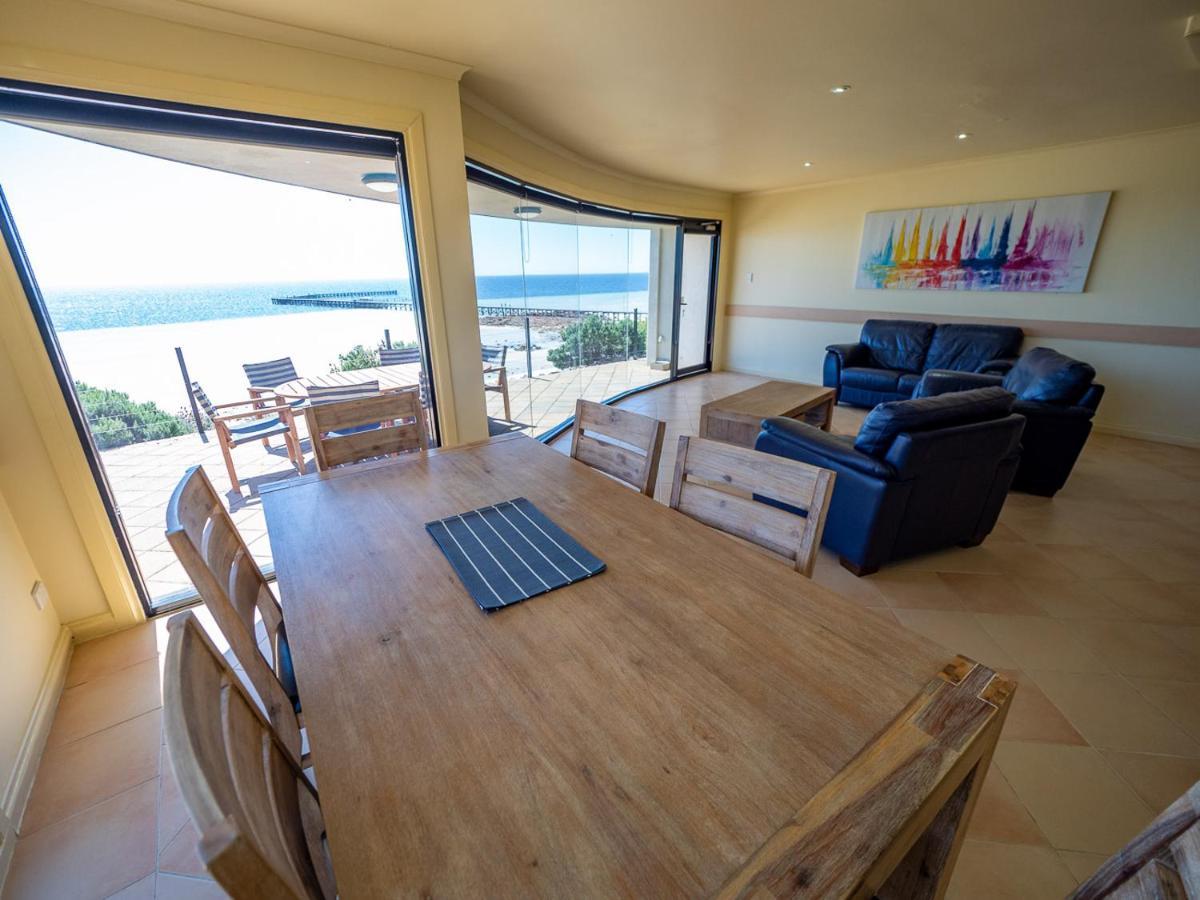Cliff House Beachfront Villas Мунта Экстерьер фото