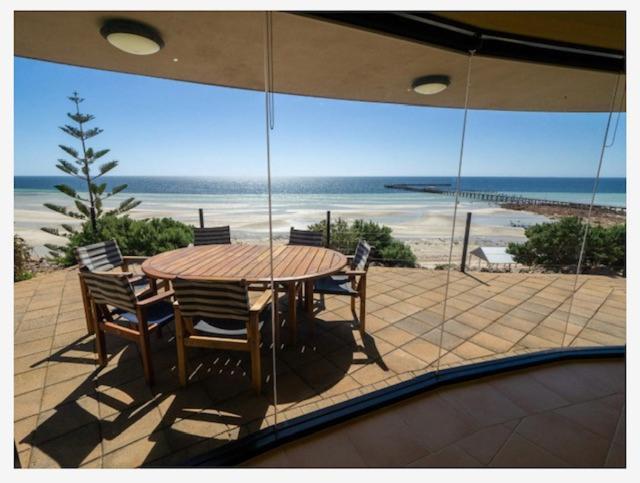 Cliff House Beachfront Villas Мунта Экстерьер фото