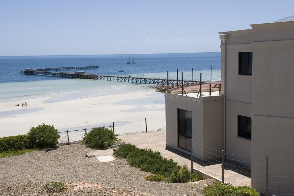 Cliff House Beachfront Villas Мунта Экстерьер фото