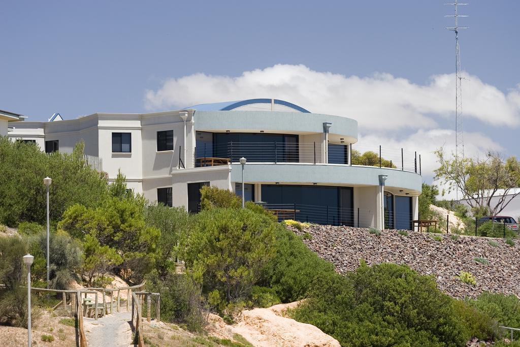 Cliff House Beachfront Villas Мунта Номер фото