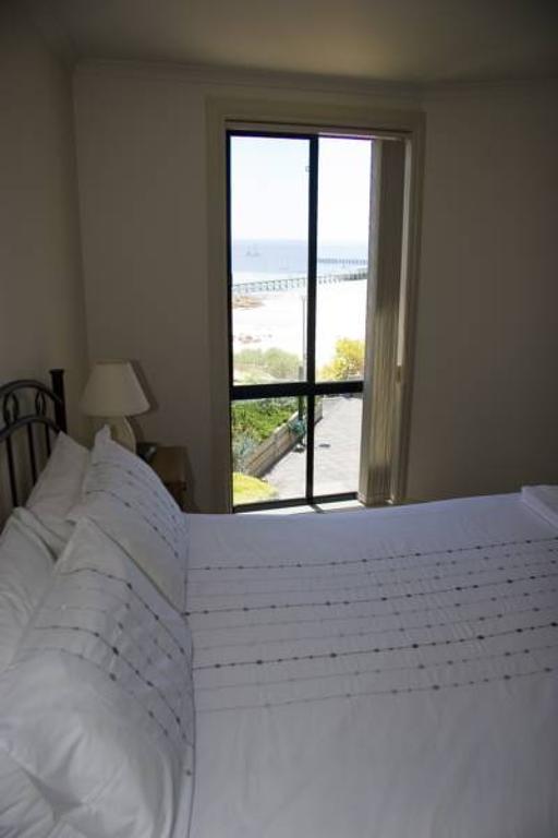 Cliff House Beachfront Villas Мунта Экстерьер фото